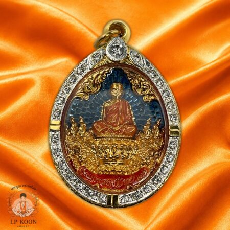 เหรียญนั่งพานพิมพ์รูปไข่ใหญ่ รุ่นคุณพระเทพวิทยาคม หล่อฉลุ5ชิ้น เนื้อชนวนทองผสมลงยา2สี หลวงพ่อคูณ ปี 2556